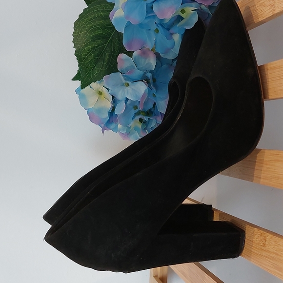 Billini Black Suede Block Heels EU39/AU8 - Picture 3 of 5